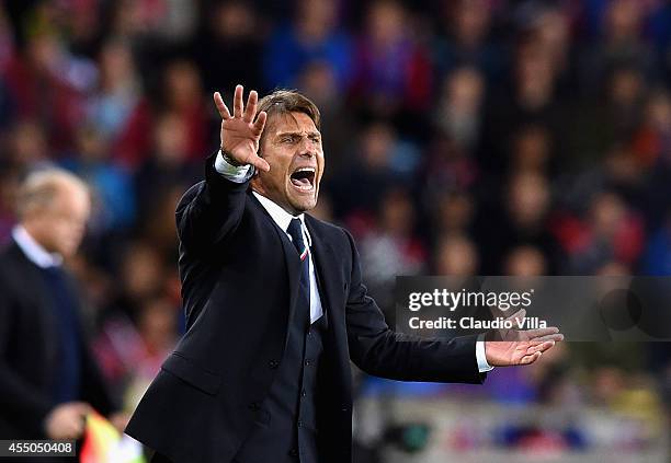 Head coach Italy Antonio Conte reacts during the UEFA EURO 2016 qualifier match between Norway and Italy at Ullevaal Stadion on September 9, 2014 in...
