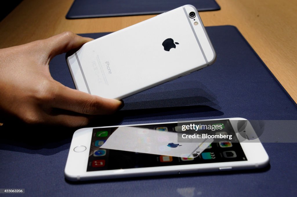 Apple Inc. Reveals Bigger-Screen iPhones Alongside Wearables