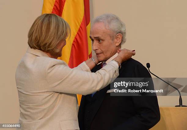 Spanish tenor Josep Carreras receives the 'Honour Medal of Catalonia Parliament' at the Parliament of Catalunya on September 9, 2014 in Barcelona,...