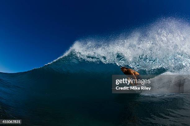 big wave - big wave stock pictures, royalty-free photos & images