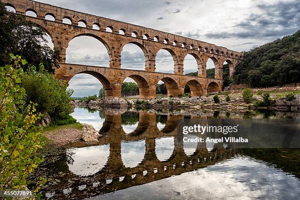 pont du gard - pont du gard ストックフォトと画像