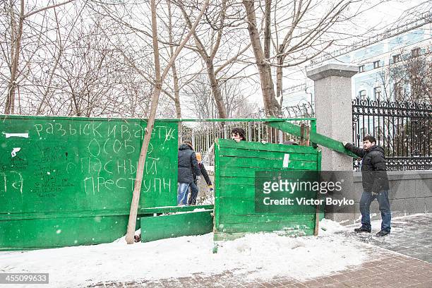 Protesters dismantling the wooden fence for reinforcing barricades on Independence Square on December 11, 2013 in Kiev, Ukraine. Riot police today...