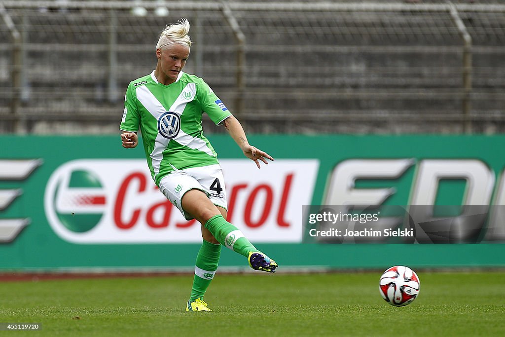 VfL Wolfsburg v SC Freiburg - Allianz Women's Bundesliga