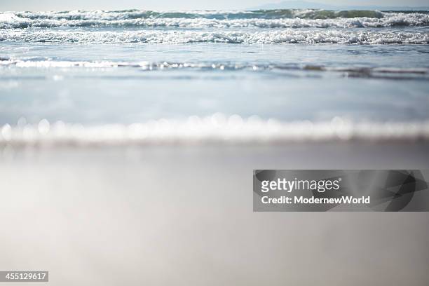 seeing ocean from the beach 03 - wasserrand stock-fotos und bilder