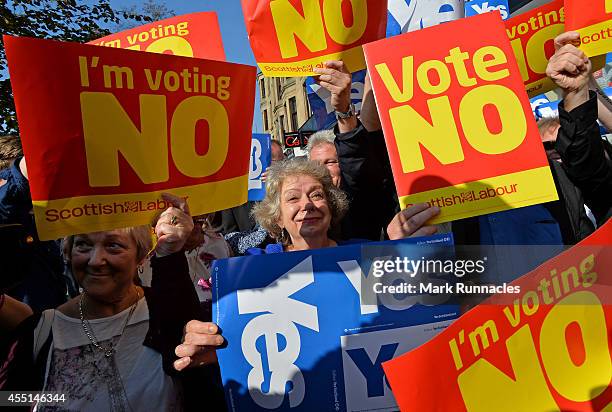 Yes" and "No" voters protest as John Prescott and Alistair Darling join the Scottish Labour Battle Bus on Rutherglen main street on September 10,...