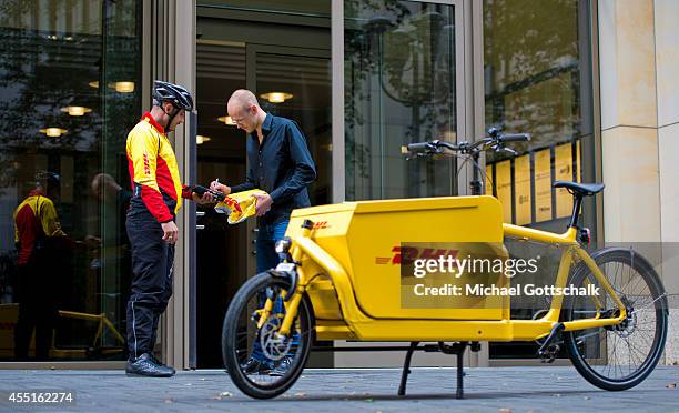 Consignment Service Photos and Premium High Res Pictures - Getty Images