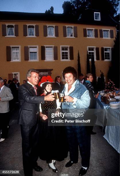 Dieter Thomas Heck, Dame in Schwarzwald-Tracht, Tony Marshall, Schlossfest 1986 am im Schloß Aubach bei Baden-Baden, Deutschland.