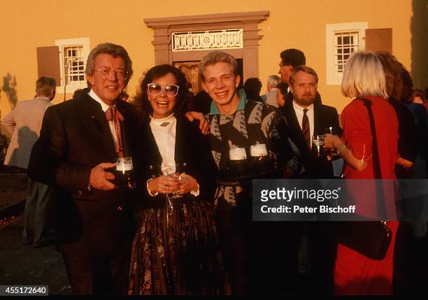 Dieter Thomas Heck, Ehefrau Ragnhild Heck, Sohn Kim Heck, Schlossfest 1986 am im Schloß Aubach bei Baden-Baden, Deutschland.