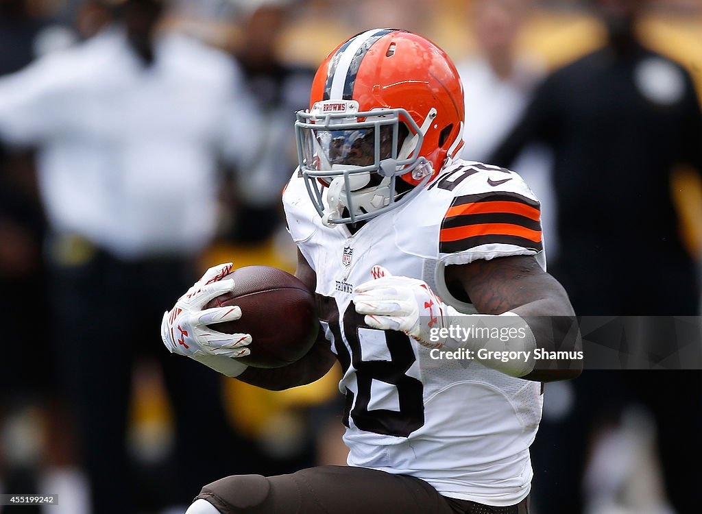 Cleveland Browns v Pittsburgh Steelers