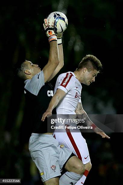 Roberto Junior of Vitoria battles for the ball during the match between Vitoria and Internacional as part of Brasileirao Series A 2014 at Estadio...