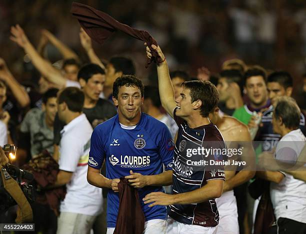 Players of Lanus celebrate at the end of the final match between Lanus and Ponte Preta as part of the Copa TOTAL Sudamericana at Nestor Perez Diaz...