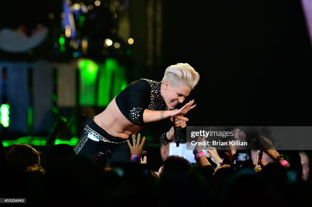 P!nk In Concert - Newark, NJ