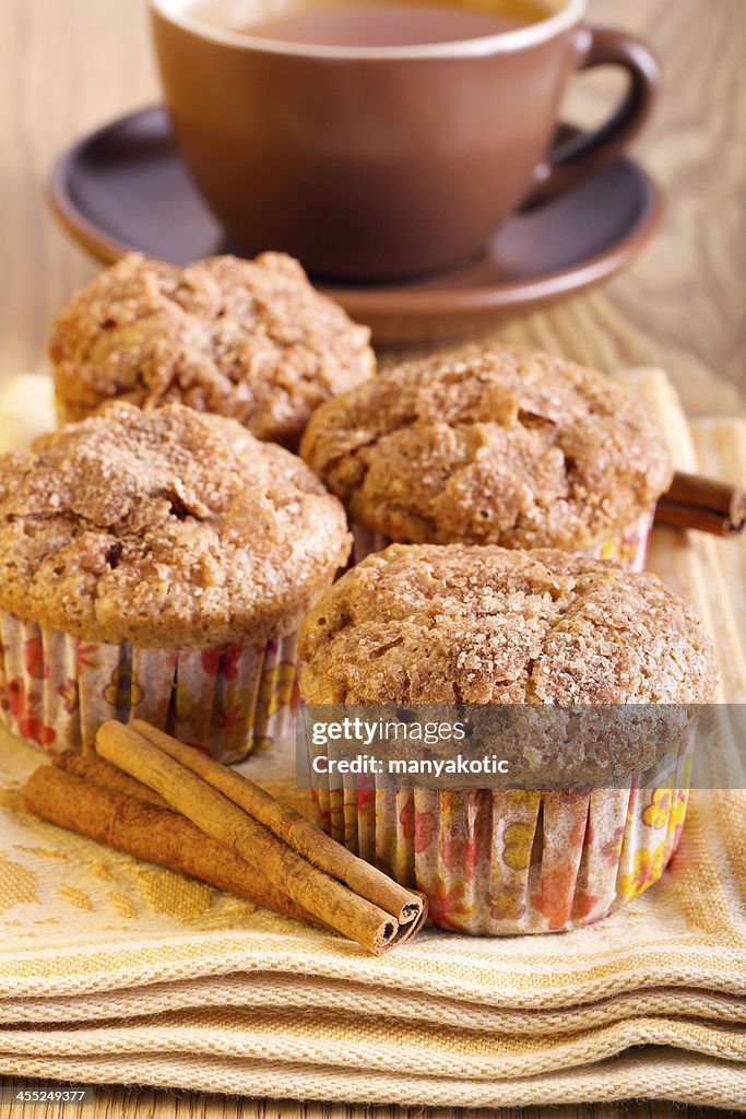 Apple cinnamon muffins and tea