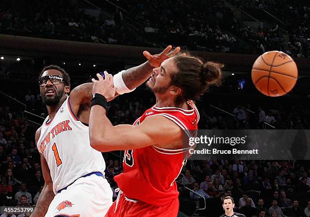 Amar'e Stoudemire of the New York Knicks knocks the ball away from Joakim Noah of the Chicago Bulls at Madison Square Garden on December 11, 2013 in...