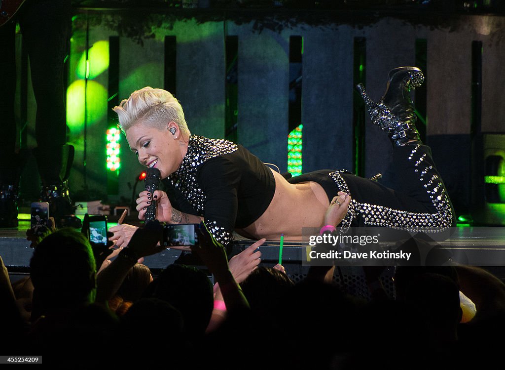 P!nk In Concert - Newark, NJ