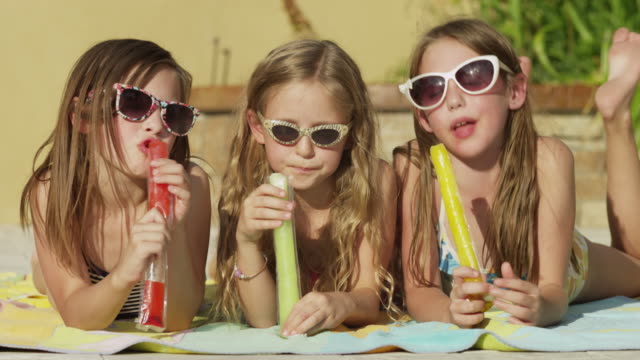 Preteen Girls In Swimsuits bildbanksvideor och videomaterial från bakom kulisserna - Getty Images
