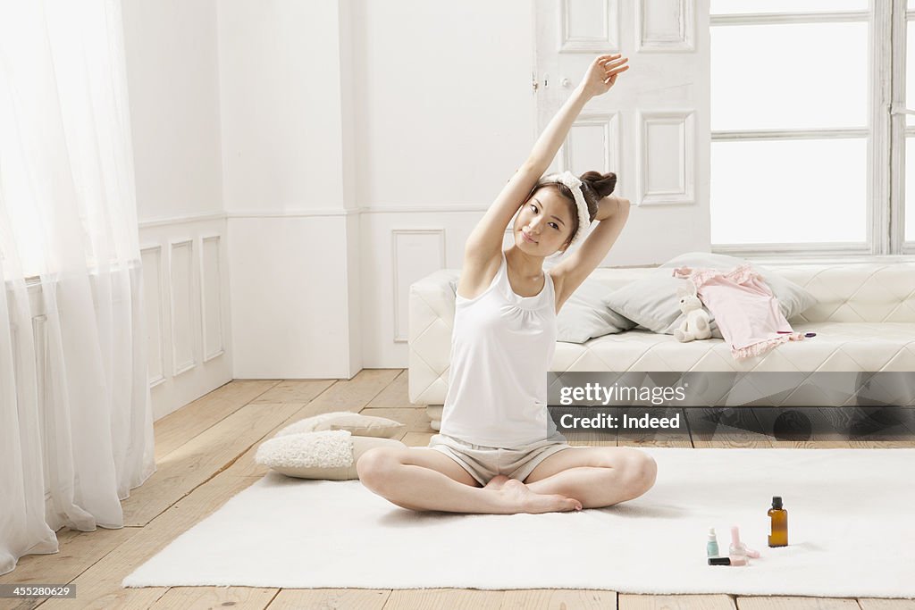 Woman dose stretching with the loungwear