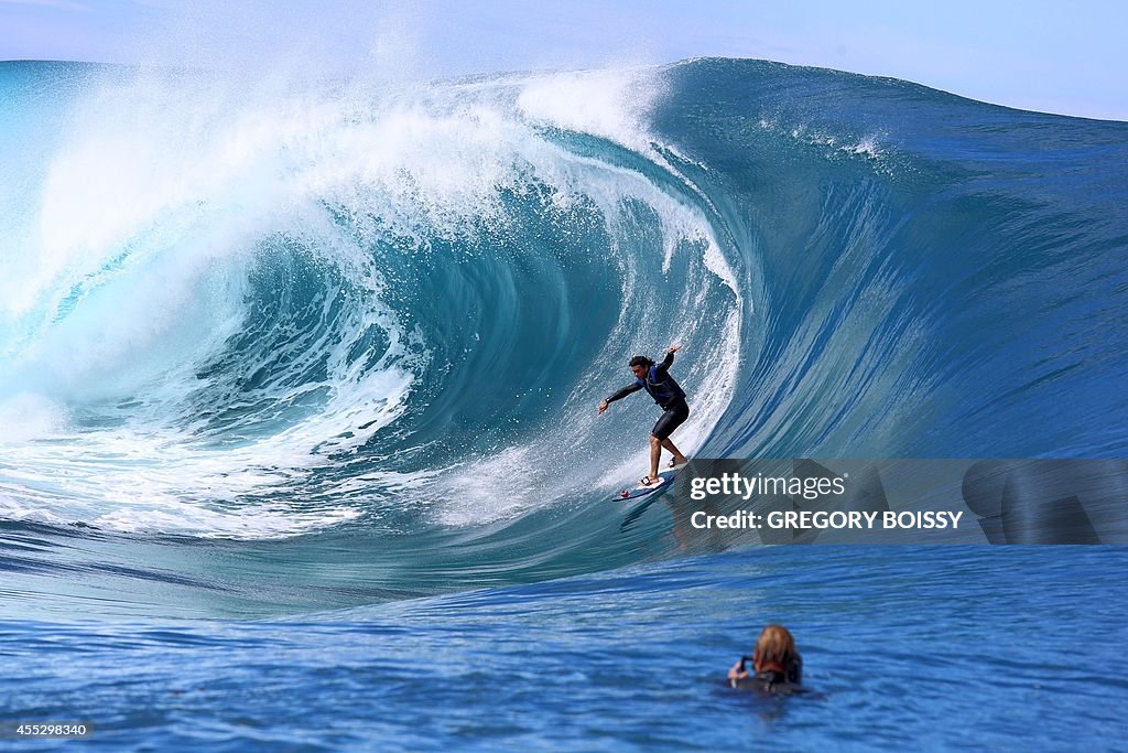 SURFING-FRA-TAHITI-US-ENTERTAINMENT-FILM