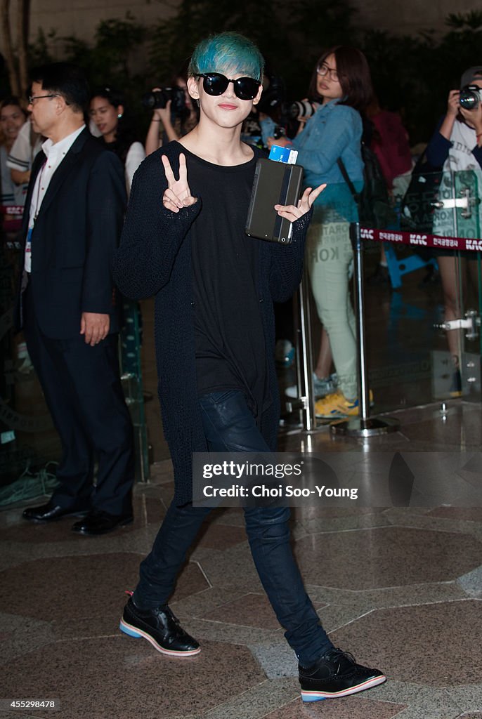 Celebrity Sighting at Gimpo International Airport