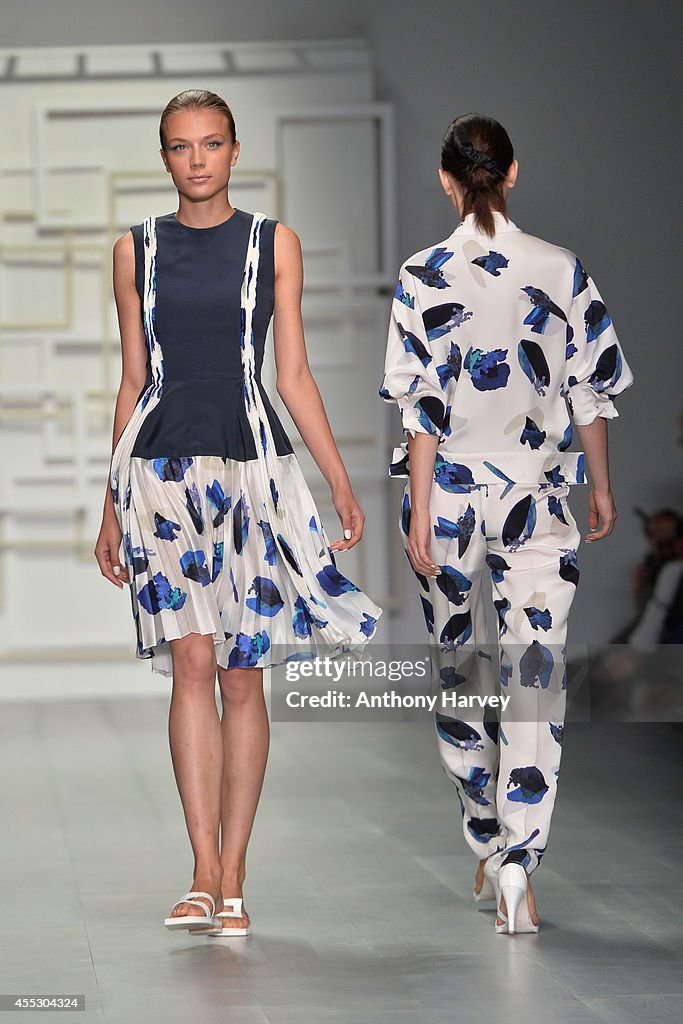 J. JS Lee: Runway - London Fashion Week SS15