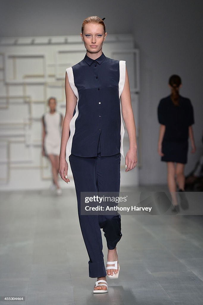 J. JS Lee: Runway - London Fashion Week SS15