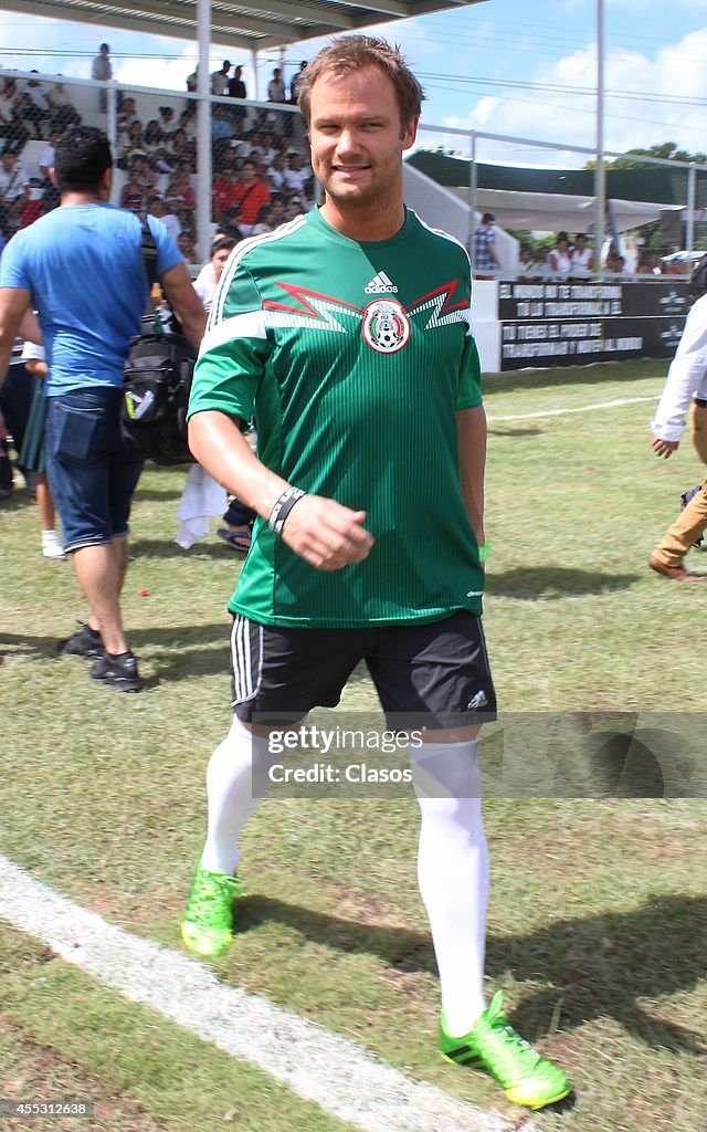 DJ Dash Berlin Unveils A Football Field In Mexico