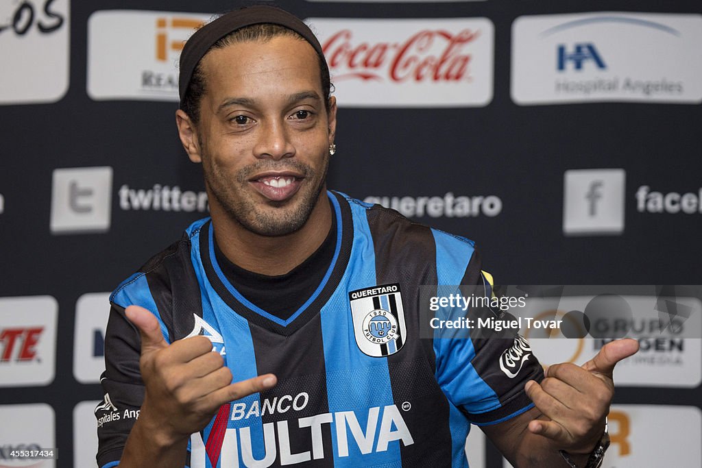 Queretaro Unveils Ronaldinho Gaucho