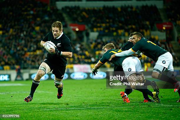Richie McCaw of the All Blacks breaks away to score a try during The Rugby Championship match between the New Zealand All Blacks and the South Africa...