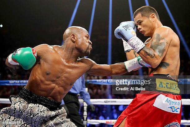 Floyd Mayweather Jr. Throws a left to the body of Marcos Maidana during their WBC/WBA welterweight title fight at the MGM Grand Garden Arena on...
