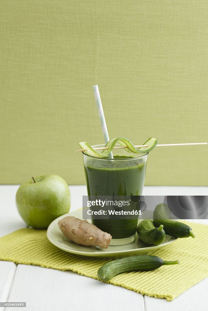 Green smoothie made of green apples, ginger and cucumber, close up