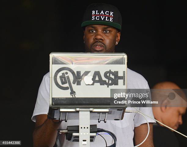 Kash Rapper Jacksonville 98 Dj Kash Stock Photos, High-Res Pictures, and Images - Getty Images