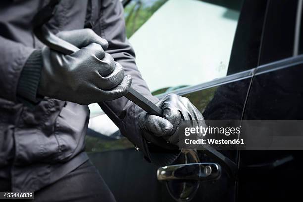 germany, north rhine westphalia, burglary breaking into car - the intruder imagens e fotografias de stock