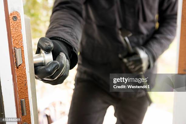 germany, north rhine westphalia, burglary breaking into family home - voleur photos et images de collection