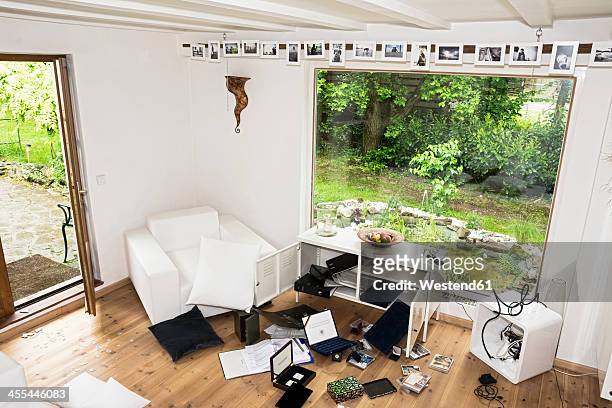 germany, north rhine westphalia, interior of living room after burglary - destrucción fotografías e imágenes de stock
