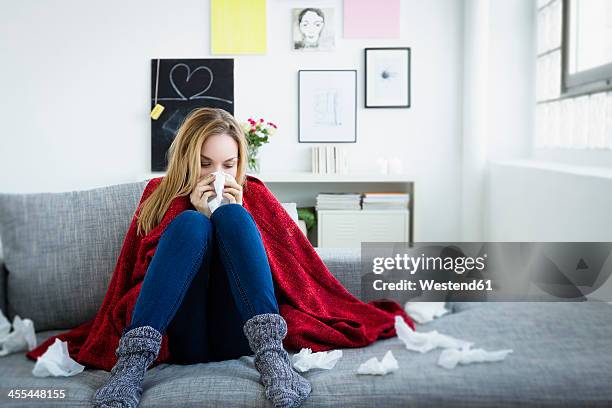 germany, bavaria, munich, young woman suffering from cold - snuit stockfoto's en -beelden