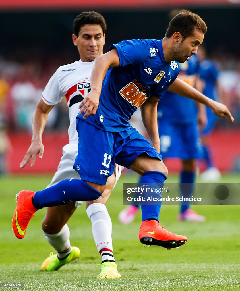 Sao Paulo v Cruzeiro - Brasileirao Series A 2014