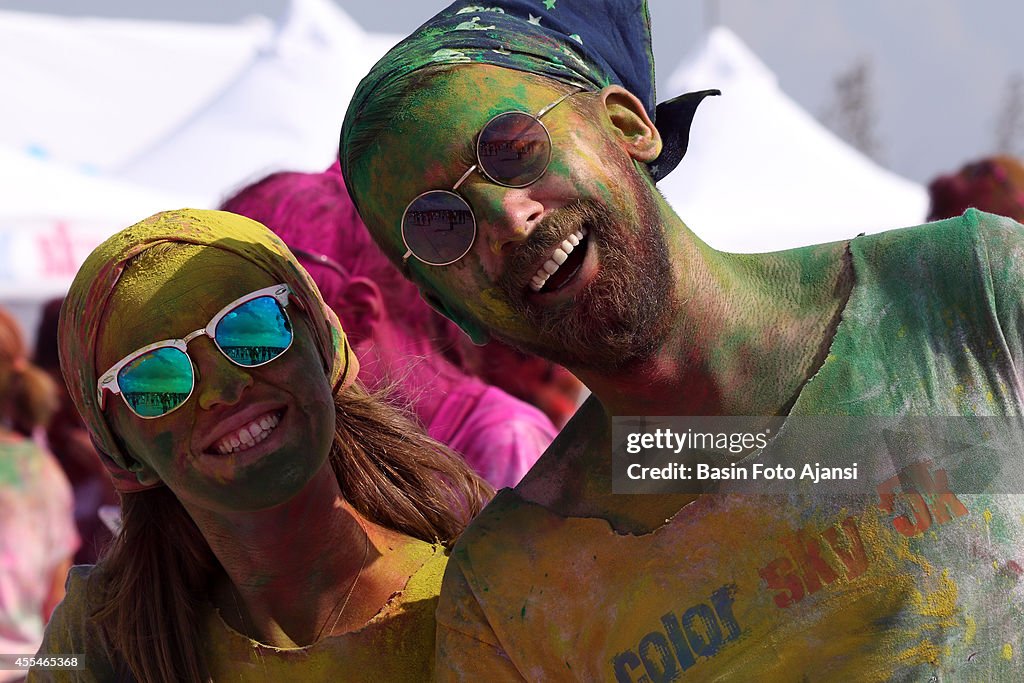 Hundreds of participants, took part in "The Color Run" known...