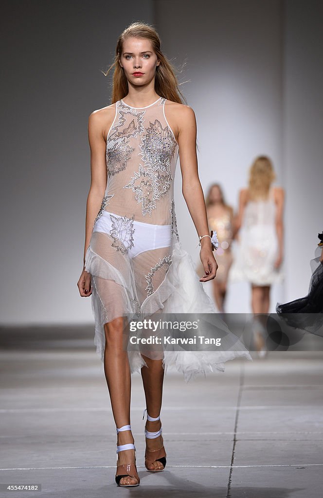 TopShop Unique: Runway - London Fashion Week SS15