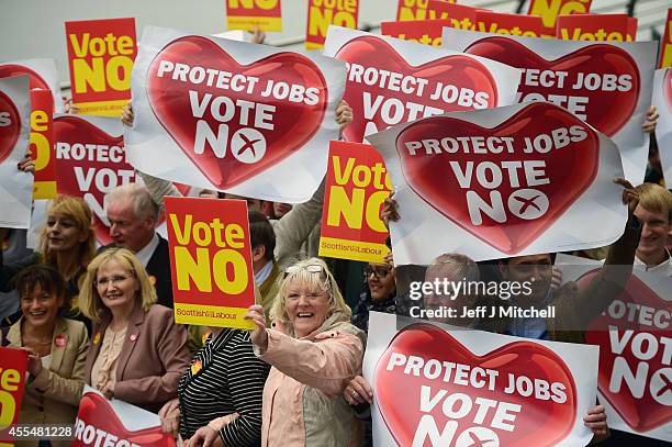 No supporters join, Johann Lamont, John Reid, Anas Sarwar and Margaret Curran as they meet with shipyard workers and trade unionists opposite the...