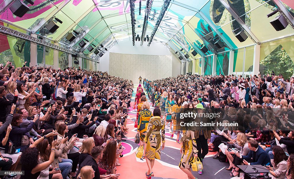 Burberry Prorsum: Runway - London Fashion Week SS15