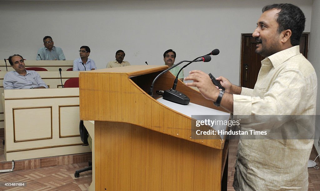 Anand Kumar Addresses 2011 Batch Of IAS, IPS And IFS Officers In HIPA