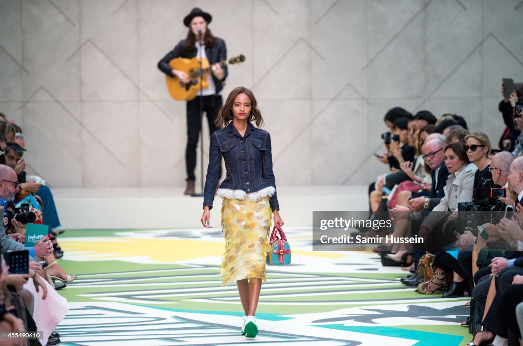 Burberry Prorsum: Runway - London Fashion Week SS15