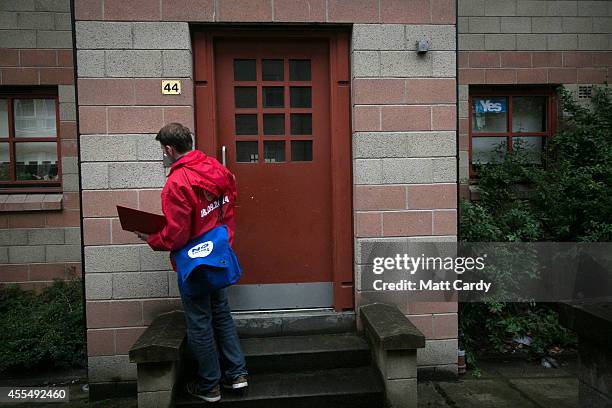 Volunteers from the Better Together campaign canvass in a residential street on September 15, 2014 in Edinburgh, Scotland. With the campaigning for...