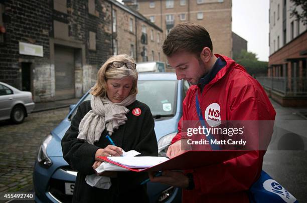 Volunteers for the Better Together campaign canvass in a residential street on September 15, 2014 in Edinburgh, Scotland. With the campaigning for...