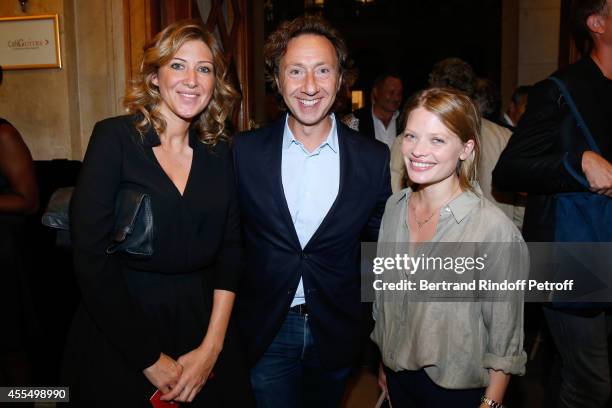 Actress Amanda Sthers, TV presenter Stephane Bern and actress Melanie Thierry attend 'Un diner d'adieu' : Premiere. Held at Theatre Edouard VII on...