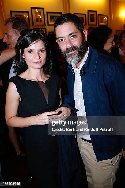 Actors Salome Lelouch and Manu Payet pose after 'Un diner d'adieu' : Premiere. Held at Theatre Edouard VII on September 15, 2014 in Paris, France.