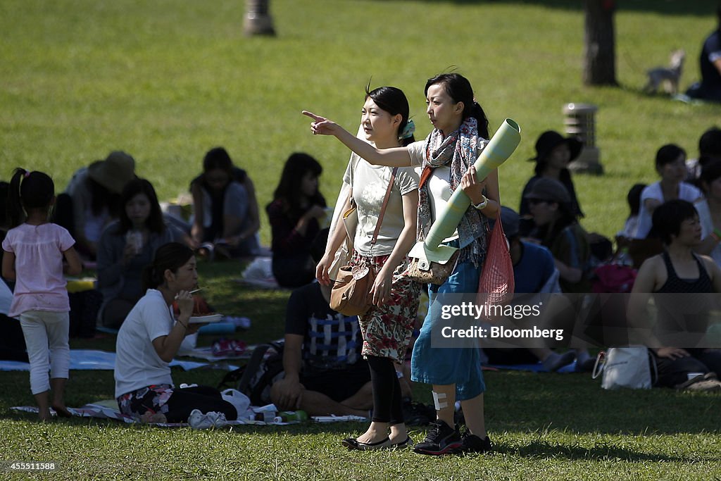 Yogis Take Part In Yogafest Yokohama 2014