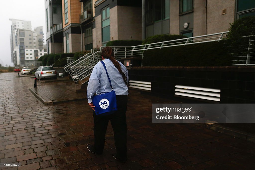 "Yes And "No" Campaigners Ahead Of The Scottish Referendum Vote