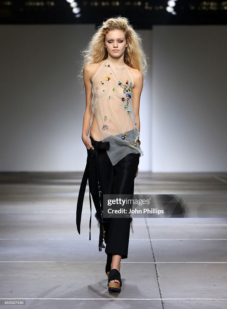 Marques'Almeida: Runway - London Fashion Week SS15