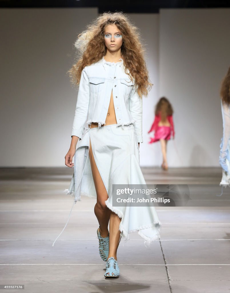 Marques'Almeida: Runway - London Fashion Week SS15